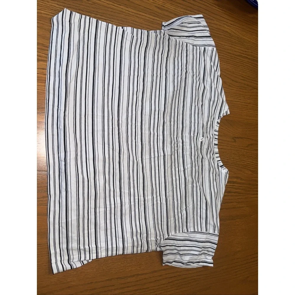 Womens Lululuemon Striped Short Sleeve Cropped Shirt Size 10